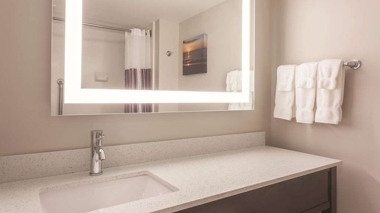 La Quinta Inn & Suites Columbus North Room