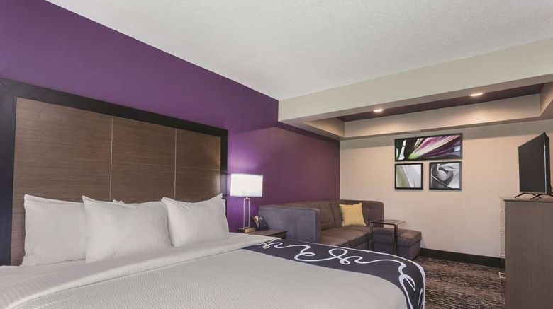 <b>La Quinta Inn & Suites Columbus North Suite</b>. Images powered by <a href="https://iceportal.shijigroup.com/" title="IcePortal" target="_blank">IcePortal</a>.