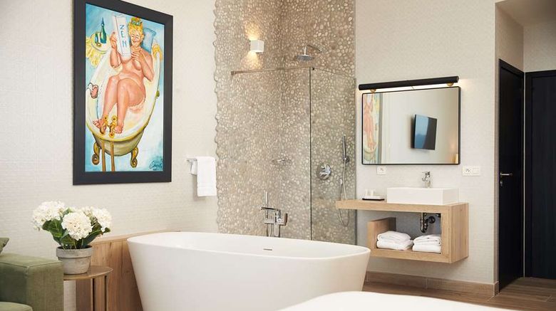 <b>Hotel Luxembourg-Arlon Suite</b>. Images powered by <a href="https://iceportal.shijigroup.com/" title="IcePortal" target="_blank">IcePortal</a>.