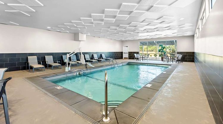 Best Western Plus Bolivar Hotel & Suites Pool