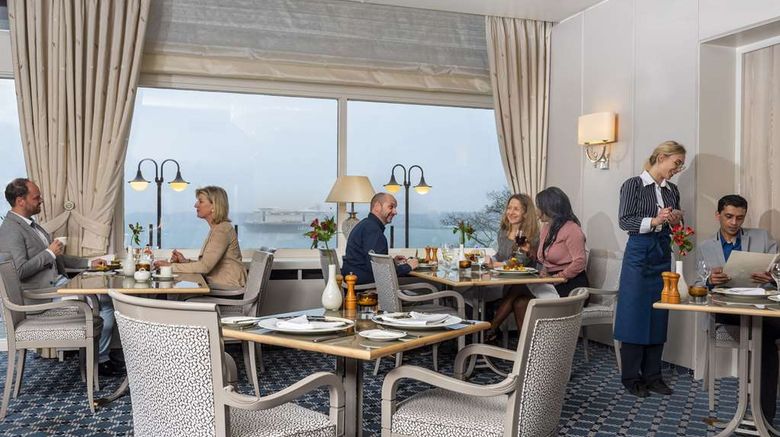 <b>Maritim Hotel Bellevue Kiel Restaurant</b>. Images powered by <a href="https://iceportal.shijigroup.com/" title="IcePortal" target="_blank">IcePortal</a>.