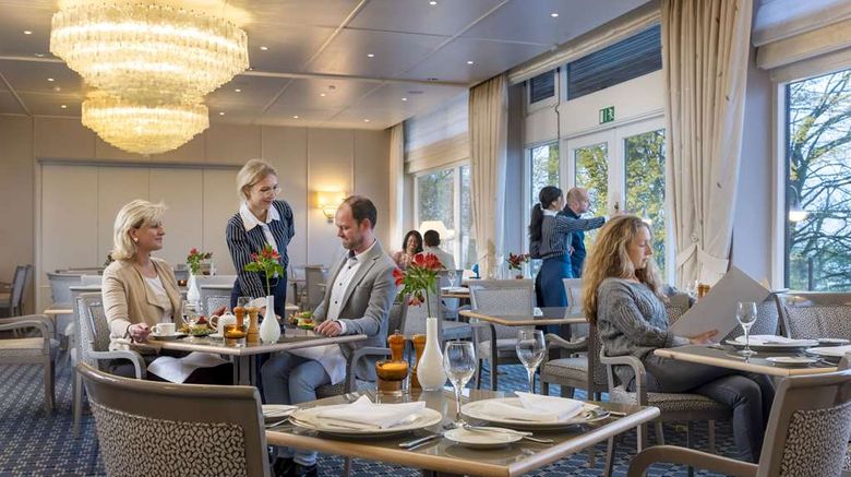 <b>Maritim Hotel Bellevue Kiel Restaurant</b>. Images powered by <a href="https://iceportal.shijigroup.com/" title="IcePortal" target="_blank">IcePortal</a>.