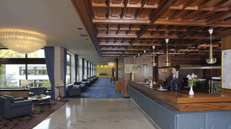 <b>Maritim Hotel Bellevue Kiel Lobby</b>. Images powered by <a href="https://iceportal.shijigroup.com/" title="IcePortal" target="_blank">IcePortal</a>.