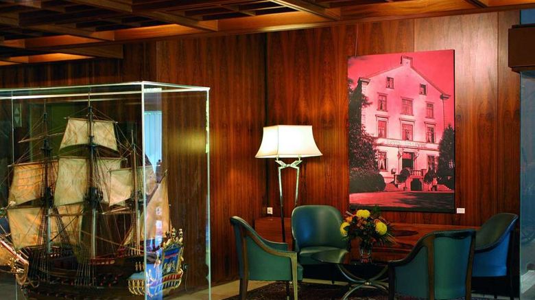 <b>Maritim Hotel Bellevue Kiel Lobby</b>. Images powered by <a href="https://iceportal.shijigroup.com/" title="IcePortal" target="_blank">IcePortal</a>.