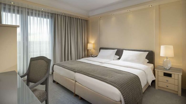 <b>Maritim Hotel Darmstadt Suite</b>. Images powered by <a href="https://iceportal.shijigroup.com/" title="IcePortal" target="_blank">IcePortal</a>.