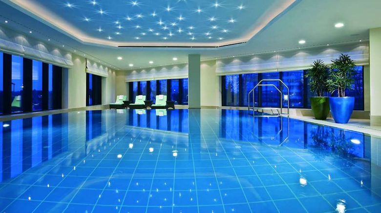 <b>Maritim Hotel Duesseldorf Pool</b>. Images powered by <a href="https://iceportal.shijigroup.com/" title="IcePortal" target="_blank">IcePortal</a>.