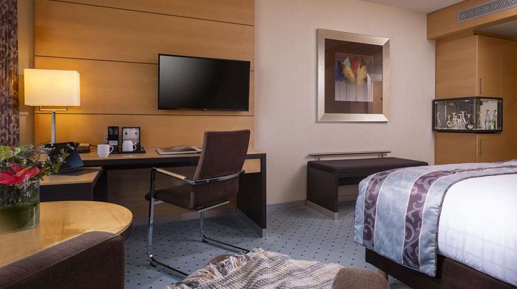 Maritim Hotel Duesseldorf Room
