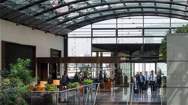 <b>Maritim Hotel Duesseldorf Lobby</b>. Images powered by <a href="https://iceportal.shijigroup.com/" title="IcePortal" target="_blank">IcePortal</a>.