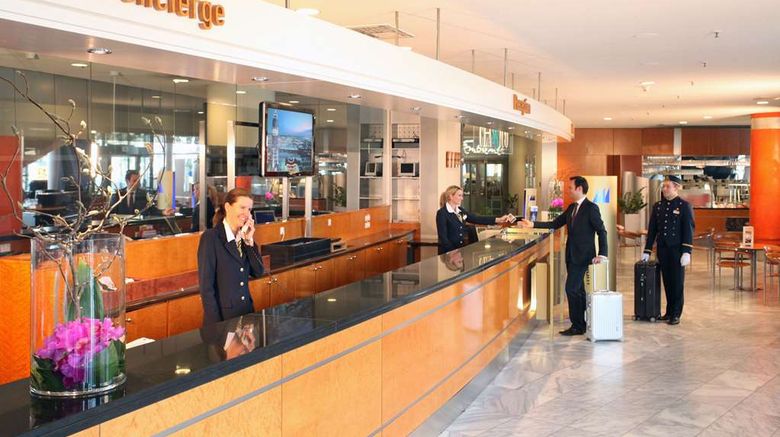<b>Maritim Hotel Frankfurt Lobby</b>. Images powered by <a href="https://iceportal.shijigroup.com/" title="IcePortal" target="_blank">IcePortal</a>.