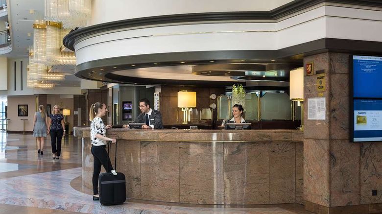 <b>Maritim Airport Hotel Hannover Lobby</b>. Images powered by <a href="https://iceportal.shijigroup.com/" title="IcePortal" target="_blank">IcePortal</a>.