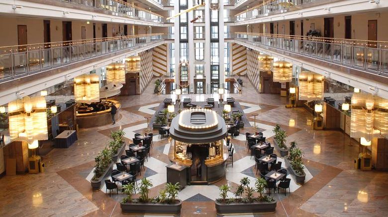 <b>Maritim Airport Hotel Hannover Lobby</b>. Images powered by <a href="https://iceportal.shijigroup.com/" title="IcePortal" target="_blank">IcePortal</a>.