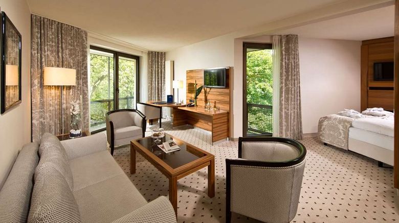 <b>Maritim Hotel Bad Homburg Suite</b>. Images powered by <a href="https://iceportal.shijigroup.com/" title="IcePortal" target="_blank">IcePortal</a>.