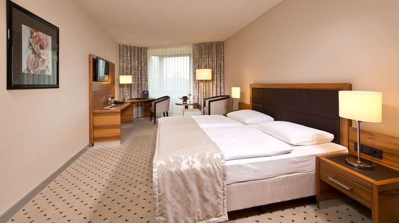 <b>Maritim Hotel Bad Homburg Room</b>. Images powered by <a href="https://iceportal.shijigroup.com/" title="IcePortal" target="_blank">IcePortal</a>.