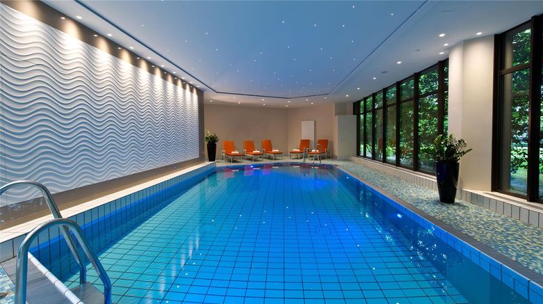 <b>Maritim Hotel Bad Homburg Pool</b>. Images powered by <a href="https://iceportal.shijigroup.com/" title="IcePortal" target="_blank">IcePortal</a>.