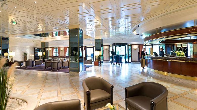 <b>Maritim Hotel Koenigswinter Lobby</b>. Images powered by <a href="https://iceportal.shijigroup.com/" title="IcePortal" target="_blank">IcePortal</a>.