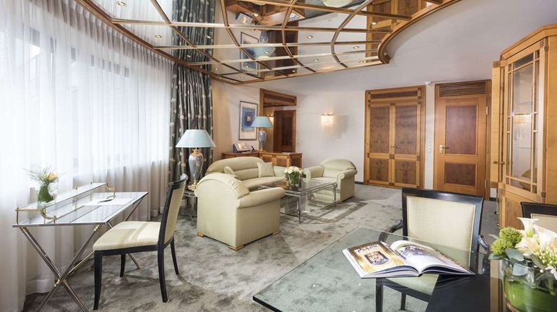 <b>Maritim Hotel Magdeburg Suite</b>. Images powered by <a href="https://iceportal.shijigroup.com/" title="IcePortal" target="_blank">IcePortal</a>.