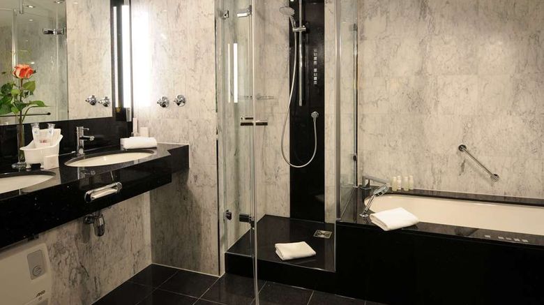 <b>Maritim Hotel Muenchen Suite</b>. Images powered by <a href="https://iceportal.shijigroup.com/" title="IcePortal" target="_blank">IcePortal</a>.