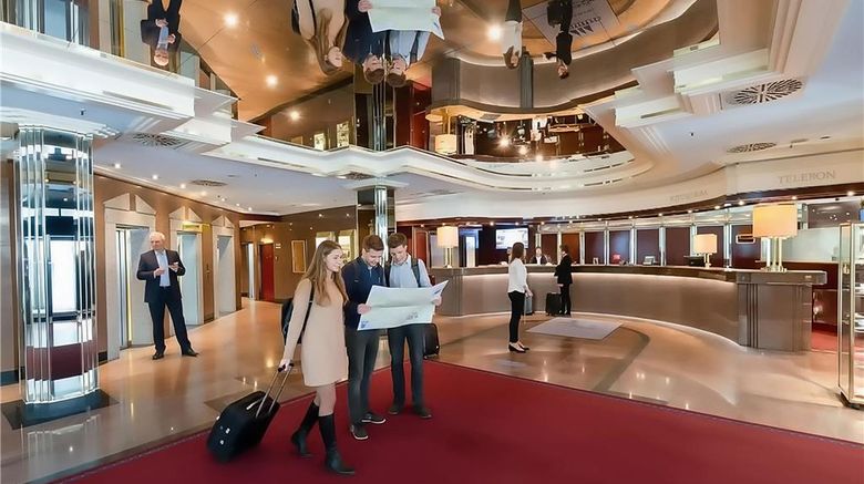 <b>Maritim Hotel Muenchen Lobby</b>. Images powered by <a href="https://iceportal.shijigroup.com/" title="IcePortal" target="_blank">IcePortal</a>.