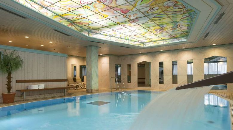 <b>Maritim Hotel Stuttgart Pool</b>. Images powered by <a href="https://iceportal.shijigroup.com/" title="IcePortal" target="_blank">IcePortal</a>.