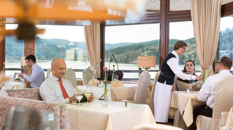 <b>Maritim TitiseeHotel Restaurant</b>. Images powered by <a href="https://iceportal.shijigroup.com/" title="IcePortal" target="_blank">IcePortal</a>.