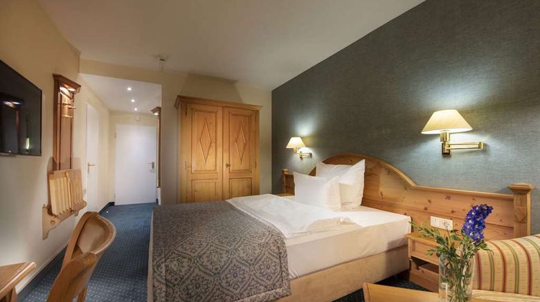 <b>Maritim TitiseeHotel Room</b>. Images powered by <a href="https://iceportal.shijigroup.com/" title="IcePortal" target="_blank">IcePortal</a>.