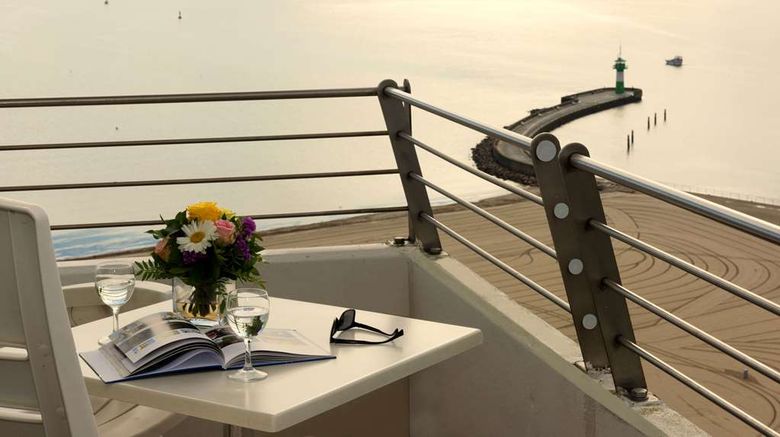 <b>Maritim Strandhotel Travemuende Suite</b>. Images powered by <a href="https://iceportal.shijigroup.com/" title="IcePortal" target="_blank">IcePortal</a>.