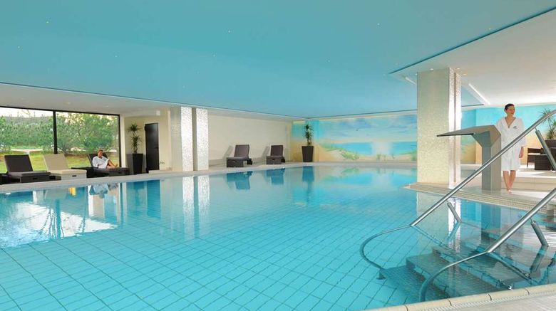 <b>Maritim Strandhotel Travemuende Pool</b>. Images powered by <a href="https://iceportal.shijigroup.com/" title="IcePortal" target="_blank">IcePortal</a>.