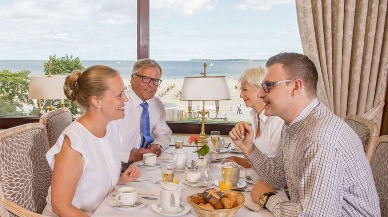 <b>Maritim Strandhotel Travemuende Restaurant</b>. Images powered by <a href="https://iceportal.shijigroup.com/" title="IcePortal" target="_blank">IcePortal</a>.