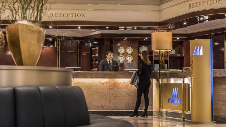 <b>Maritim Hotel Ulm Lobby</b>. Images powered by <a href="https://iceportal.shijigroup.com/" title="IcePortal" target="_blank">IcePortal</a>.