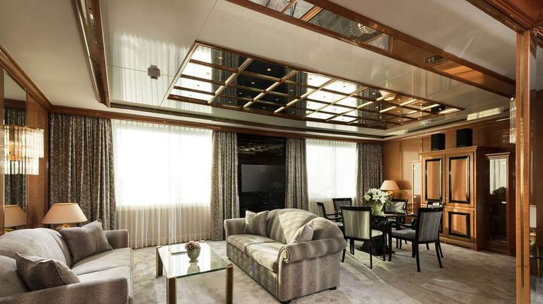 <b>Maritim Hotel Ulm Suite</b>. Images powered by <a href="https://iceportal.shijigroup.com/" title="IcePortal" target="_blank">IcePortal</a>.