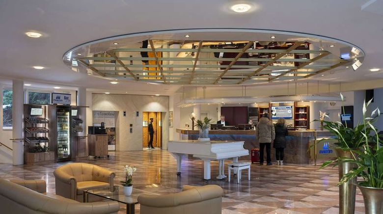 <b>Maritim Badehotel Lobby</b>. Images powered by <a href="https://iceportal.shijigroup.com/" title="IcePortal" target="_blank">IcePortal</a>.
