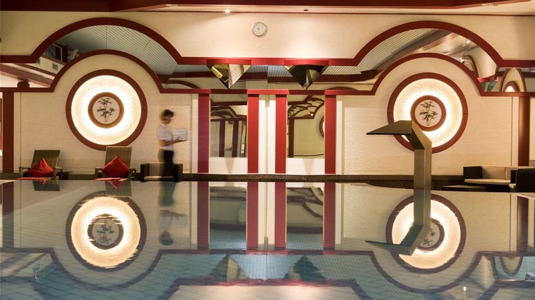 <b>Maritim Badehotel Pool</b>. Images powered by <a href="https://iceportal.shijigroup.com/" title="IcePortal" target="_blank">IcePortal</a>.