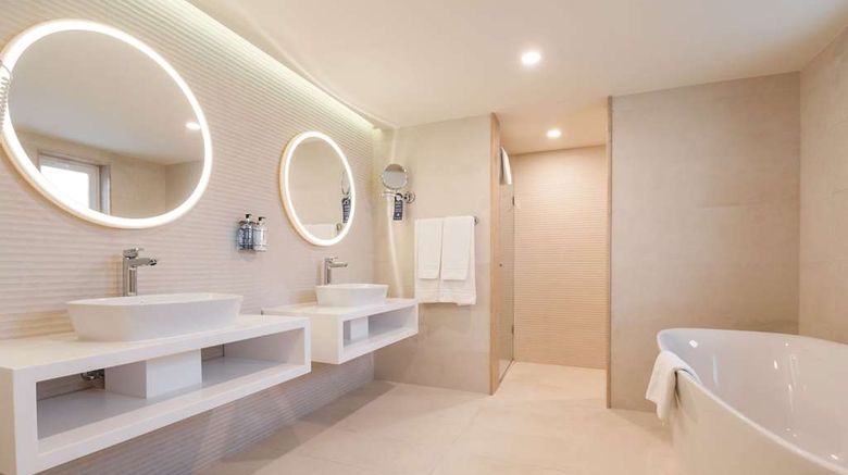 <b>Maritim Antonine Hotel & Spa Suite</b>. Images powered by <a href="https://iceportal.shijigroup.com/" title="IcePortal" target="_blank">IcePortal</a>.