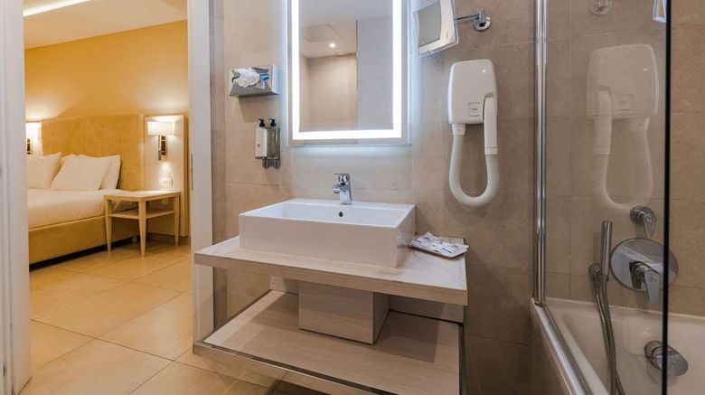 <b>Maritim Antonine Hotel & Spa Room</b>. Images powered by <a href="https://iceportal.shijigroup.com/" title="IcePortal" target="_blank">IcePortal</a>.