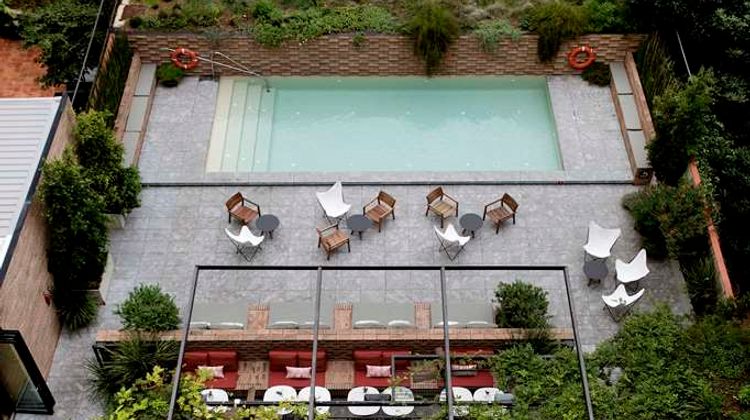 Alexandra Barcelona, Curio Collection Pool