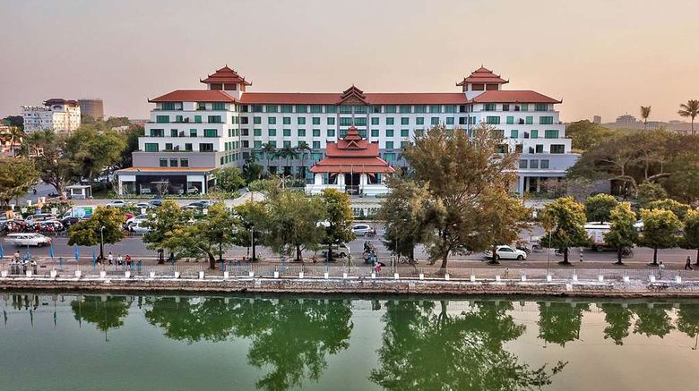Hilton Mandalay Exterior. Images powered by <a href="https://iceportal.shijigroup.com" target="_blank" rel="noopener">Ice Portal</a>.