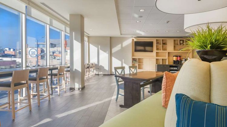 Home2 Suites Kansas City Downtown Lobby