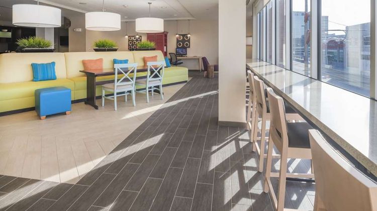 Home2 Suites Kansas City Downtown Lobby
