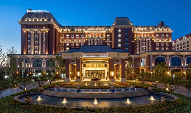 DoubleTree Oriental Movie Metropolis Exterior