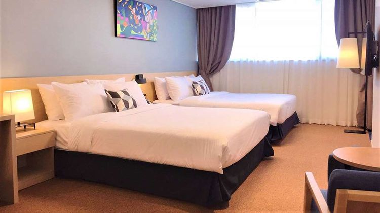 Days Hotel & Suites Incheon Airport Room
