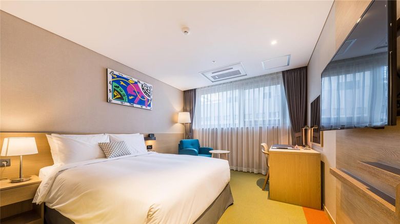 <b>Howard Johnson Incheon Airport Room</b>. Images powered by <a href="https://iceportal.shijigroup.com/" title="IcePortal" target="_blank">IcePortal</a>.