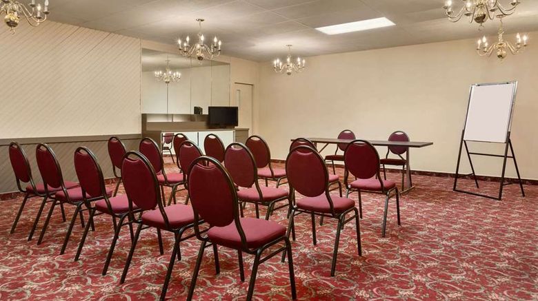 <b>Travelodge Baie Comeau Meeting</b>. Images powered by <a href="https://iceportal.shijigroup.com/" title="IcePortal" target="_blank">IcePortal</a>.
