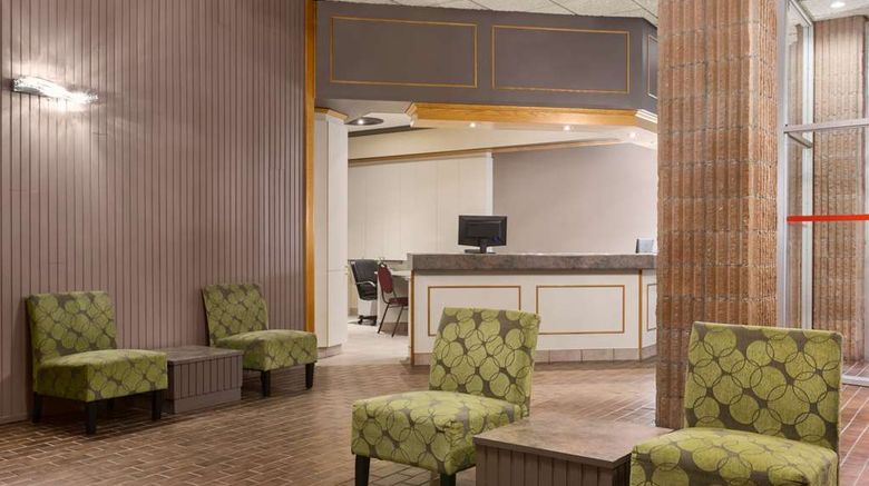 <b>Travelodge Baie Comeau Lobby</b>. Images powered by <a href="https://iceportal.shijigroup.com/" title="IcePortal" target="_blank">IcePortal</a>.