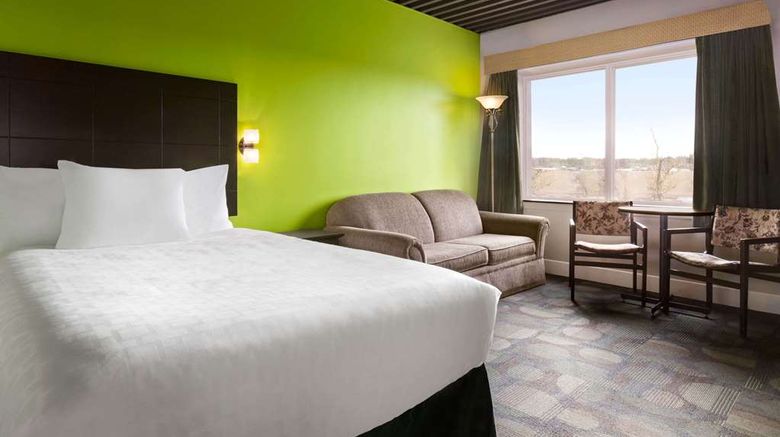 <b>Travelodge Baie Comeau Room</b>. Images powered by <a href="https://iceportal.shijigroup.com/" title="IcePortal" target="_blank">IcePortal</a>.