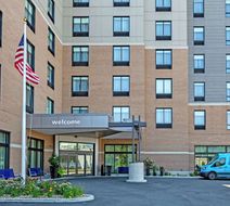 Hampton Inn & Suites Boston/Waltham Exterior