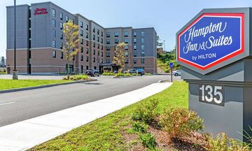 Hampton Inn & Suites Boston/Waltham