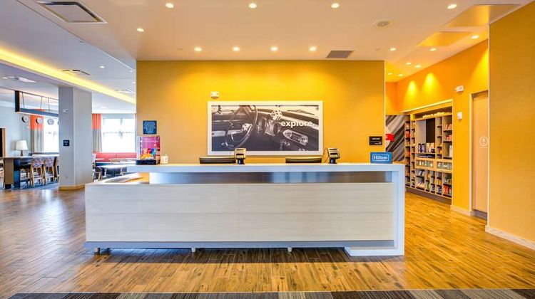 Hampton Inn & Suites Boston/Waltham Lobby