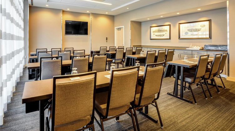 Hampton Inn & Suites Boston/Waltham Meeting