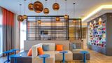<b>Hampton Inn & Suites Boston/Waltham Lobby</b>. Images powered by <a href="https://iceportal.shijigroup.com/" title="IcePortal" target="_blank">IcePortal</a>.
