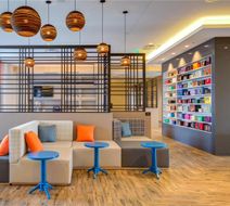 Hampton Inn & Suites Boston/Waltham Lobby